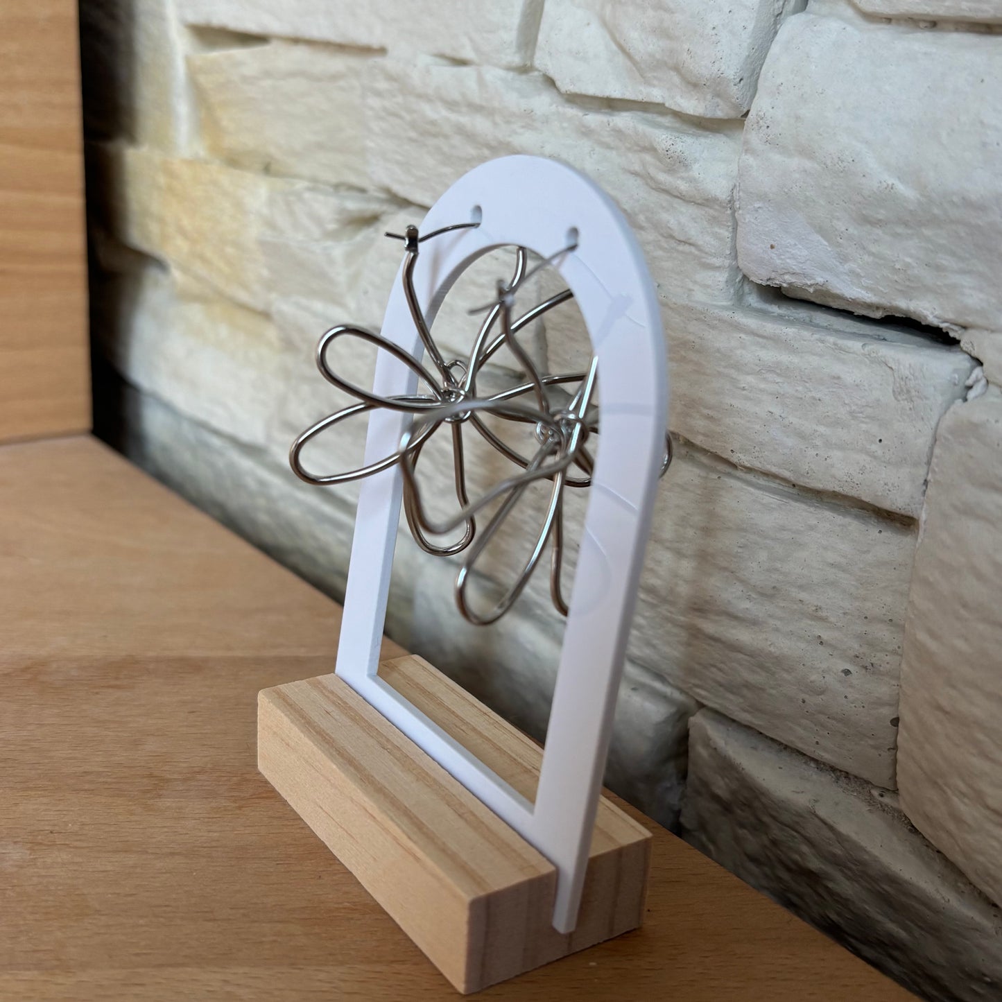 Boucle d'oreille fleur fine