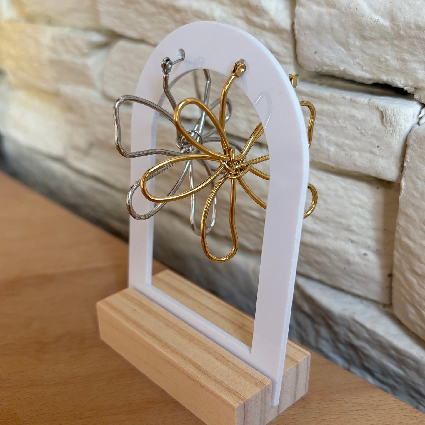 Boucle d'oreille fleur fine