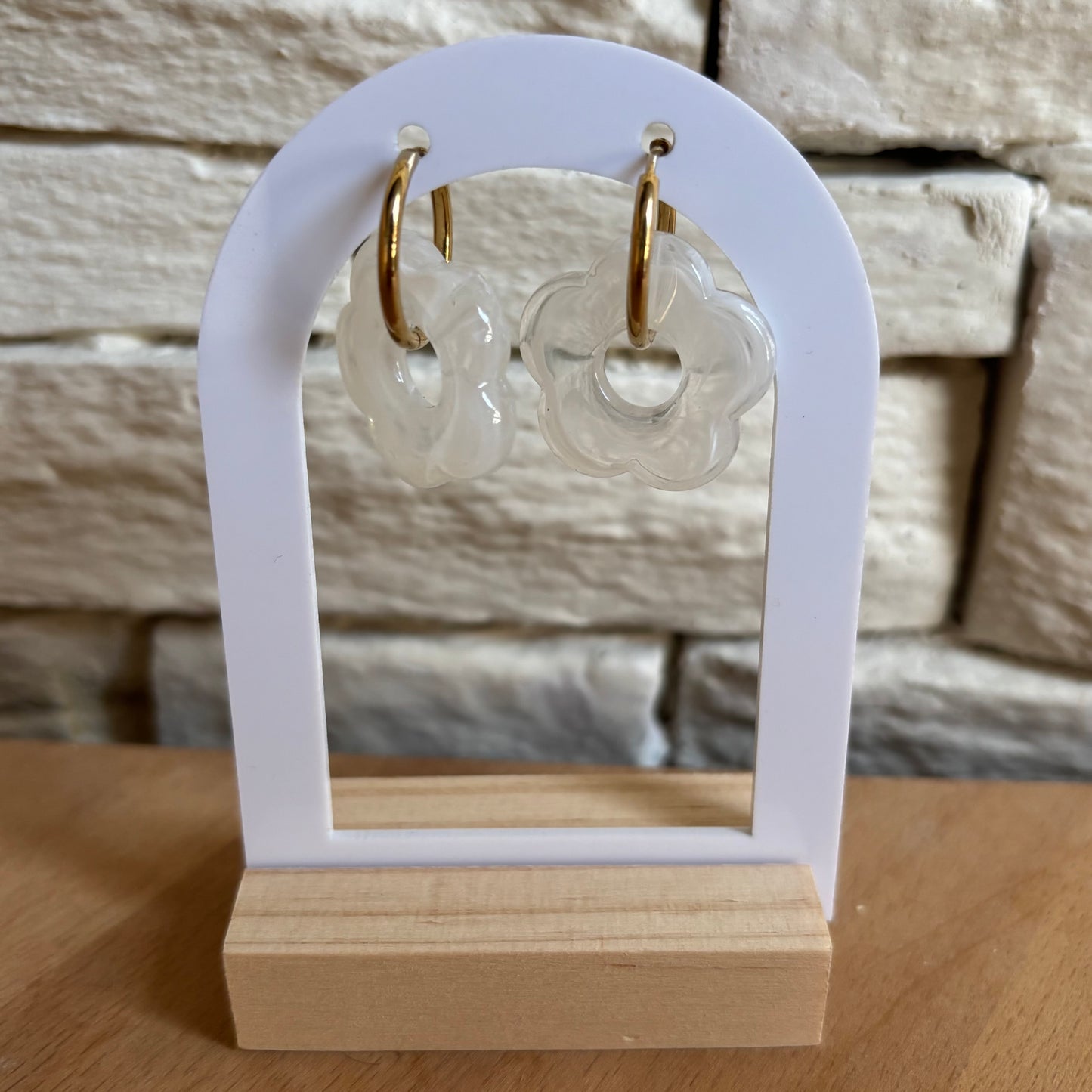 Boucle d'oreille Fleur blanche