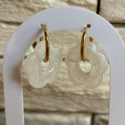 Boucle d'oreille Fleur blanche