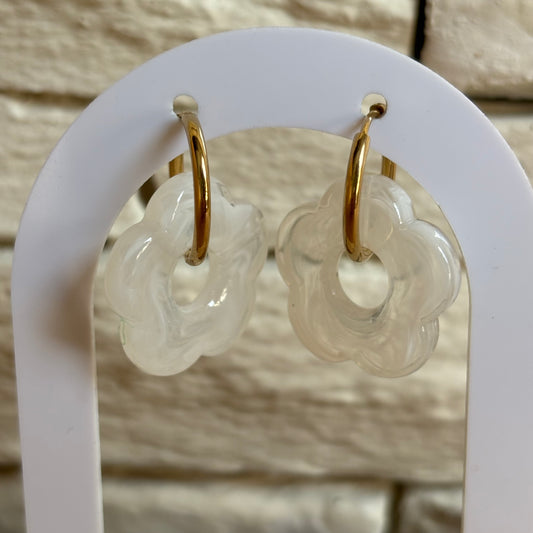 Boucle d'oreille Fleur blanche